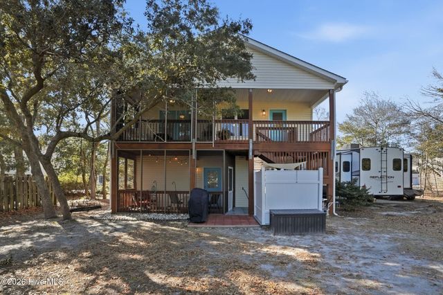 140 NE 18th Street, Oak Island, NC 28465