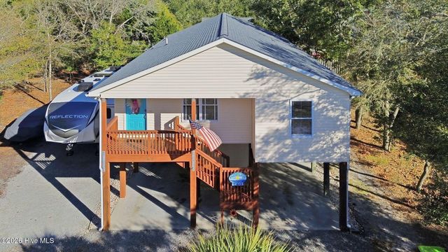 140 NE 18th Street, Oak Island, NC 28465