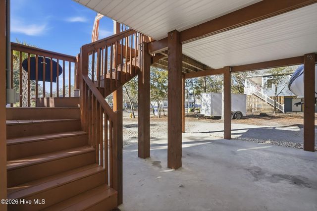 140 NE 18th Street, Oak Island, NC 28465
