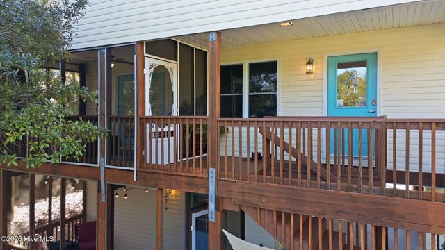 140 NE 18th Street, Oak Island, NC 28465