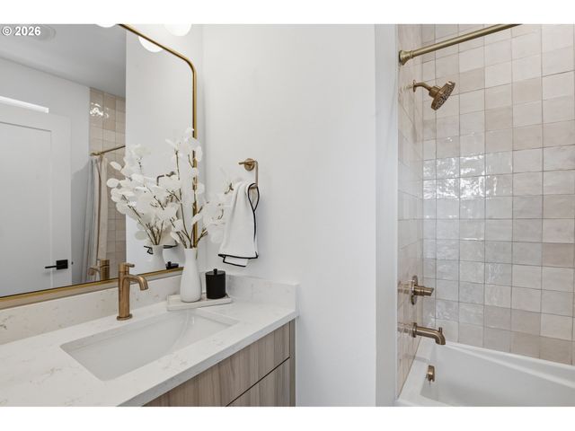 4058 Se Long St, Portland, OR 97202
