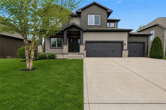 4212 SW Stoney Brook Drive, Lee's Summit, MO 64082
