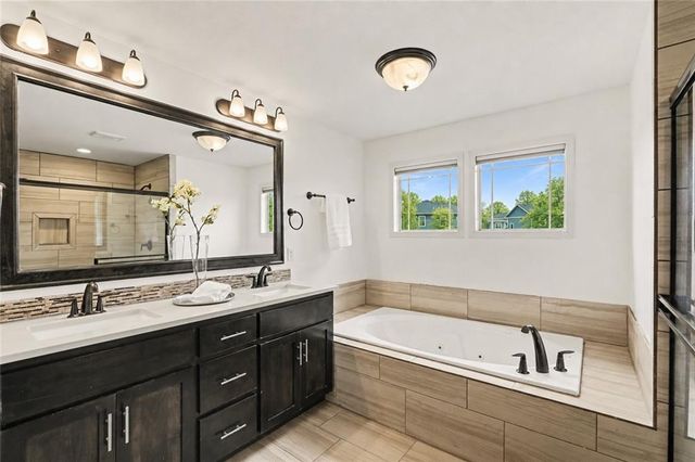 4212 SW Stoney Brook Drive, Lee's Summit, MO 64082