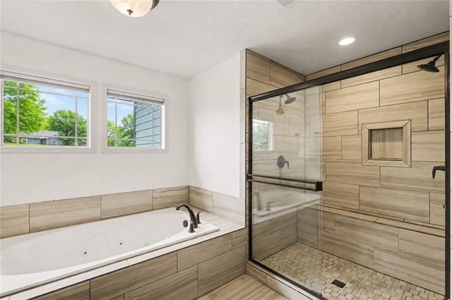 4212 SW Stoney Brook Drive, Lee's Summit, MO 64082