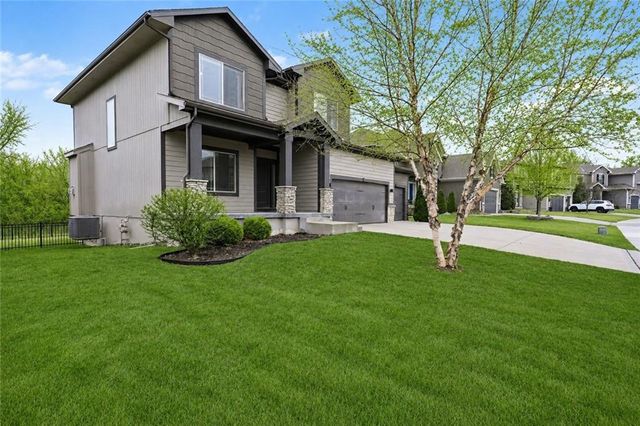 4212 SW Stoney Brook Drive, Lee's Summit, MO 64082