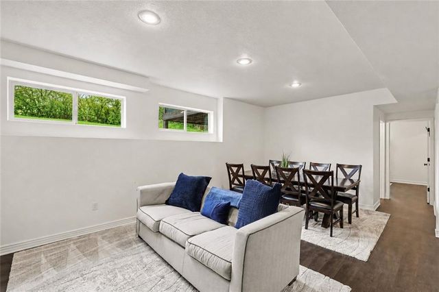 4212 SW Stoney Brook Drive, Lee's Summit, MO 64082