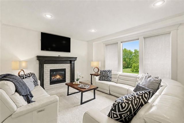 4212 SW Stoney Brook Drive, Lee's Summit, MO 64082