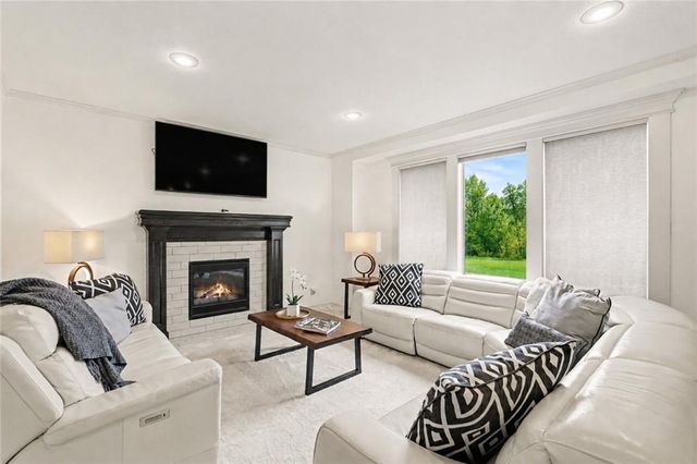 4212 SW Stoney Brook Drive, Lee's Summit, MO 64082