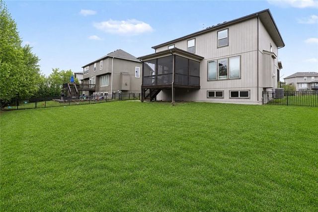 4212 SW Stoney Brook Drive, Lee's Summit, MO 64082