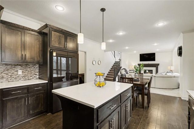 4212 SW Stoney Brook Drive, Lee's Summit, MO 64082