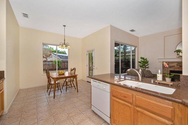 4117 Tahoe Vista Dr, Rocklin, CA 95765
