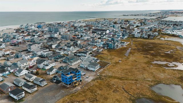 27 Perkins Avenue, Hampton, NH 03842