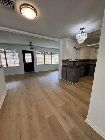 612 Sunset Lane, La Marque, TX 77568