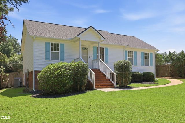 204 Dustin Drive, Benson, NC 27504