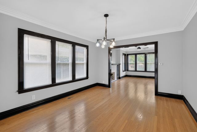 5755 W Eddy Street, Chicago, IL 60634