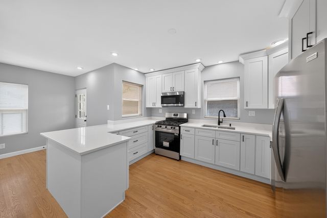 5755 W Eddy Street, Chicago, IL 60634
