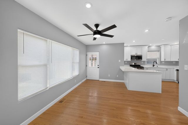 5755 W Eddy Street, Chicago, IL 60634