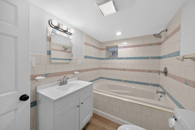 5755 W Eddy Street, Chicago, IL 60634
