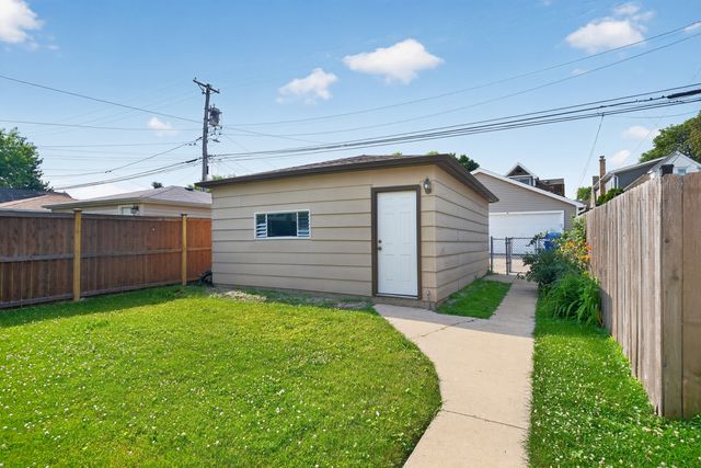 5755 W Eddy Street, Chicago, IL 60634