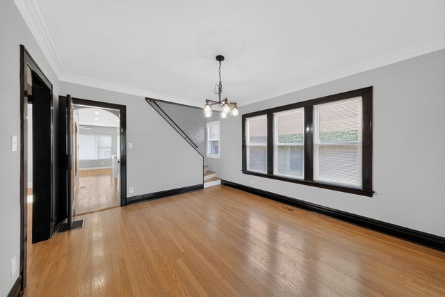 5755 W Eddy Street, Chicago, IL 60634