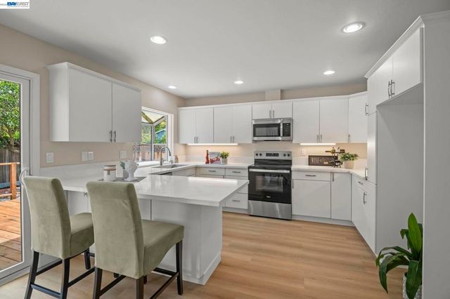 36294 Darvon St, Newark, CA 94560