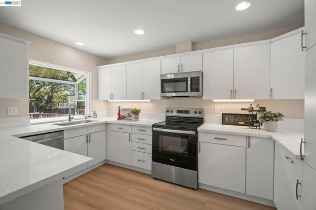 36294 Darvon St, Newark, CA 94560
