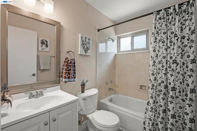 36294 Darvon St, Newark, CA 94560