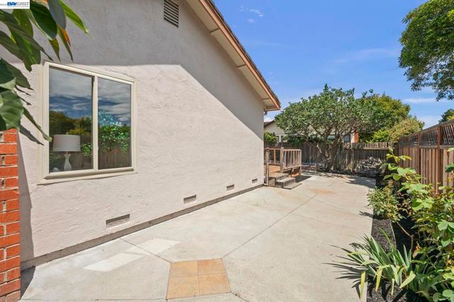 36294 Darvon St, Newark, CA 94560