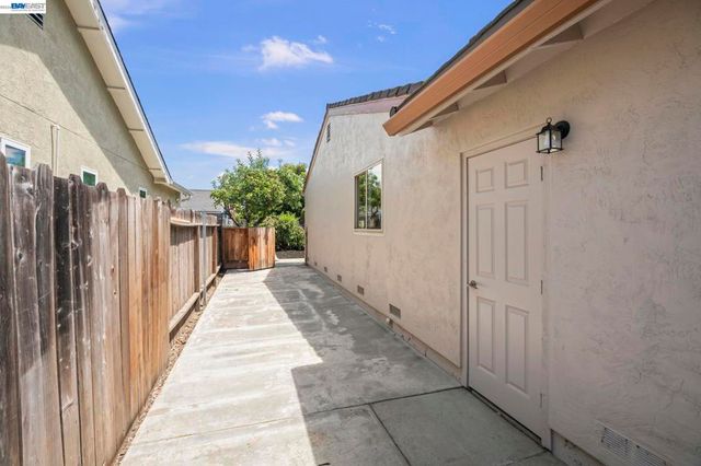 36294 Darvon St, Newark, CA 94560