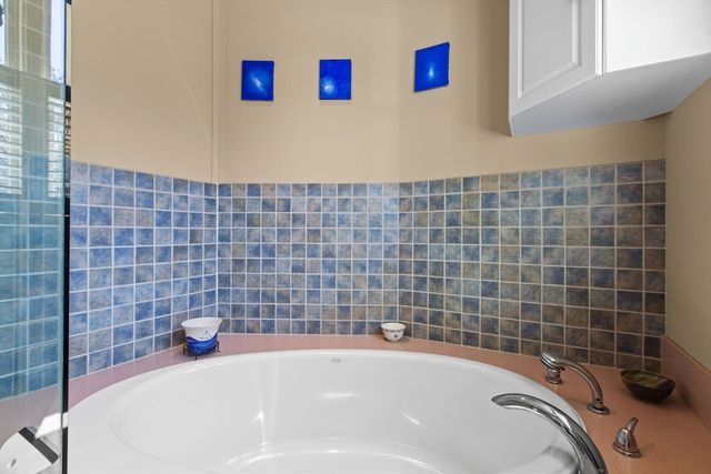 10 Somerset Rd, Provincetown, MA 02657