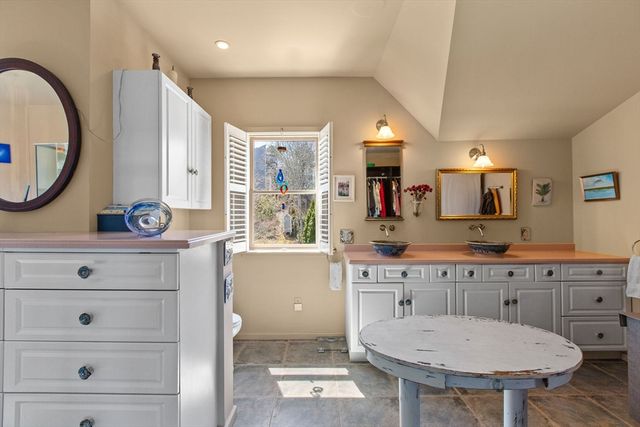 10 Somerset Rd, Provincetown, MA 02657