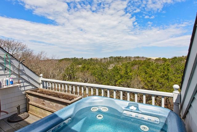 10 Somerset Rd, Provincetown, MA 02657