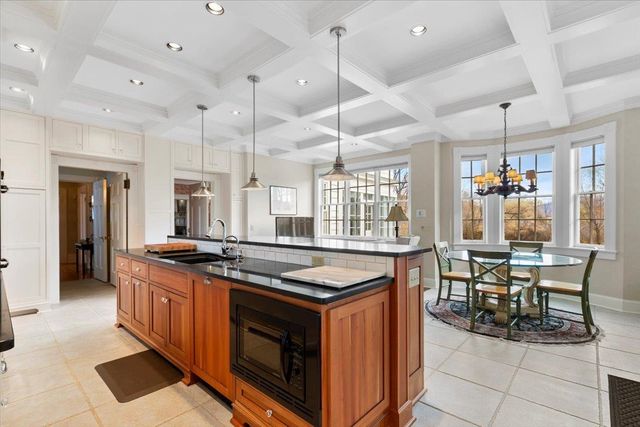 16 West Road, Bennington, VT 05201