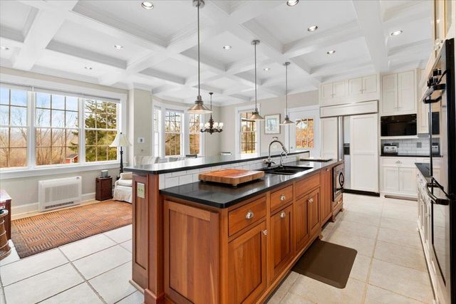 16 West Road, Bennington, VT 05201