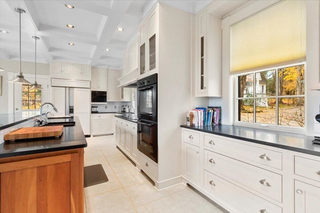 16 West Road, Bennington, VT 05201