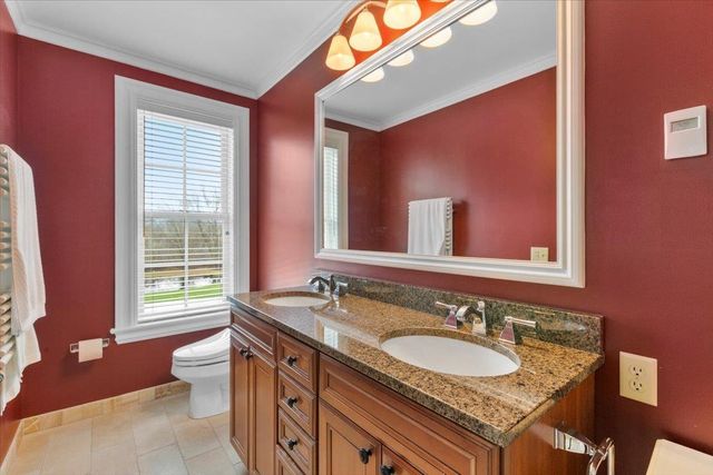 16 West Road, Bennington, VT 05201