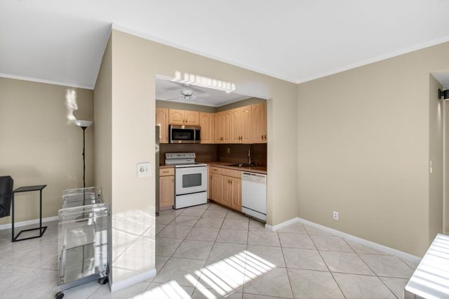95 Burgundy B, Delray Beach, FL 33484