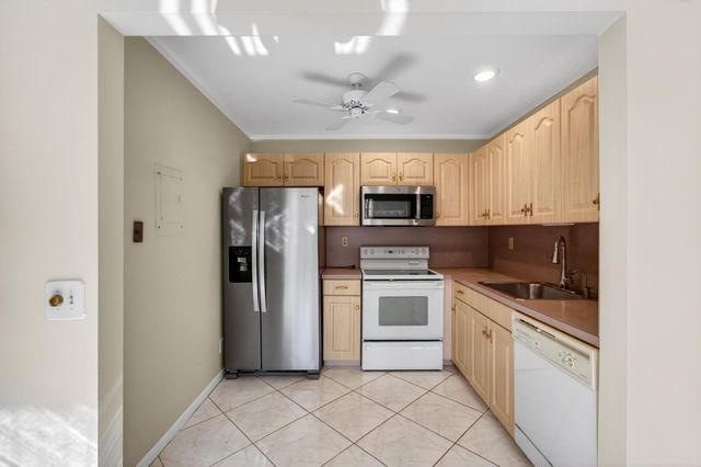 95 Burgundy B, Delray Beach, FL 33484
