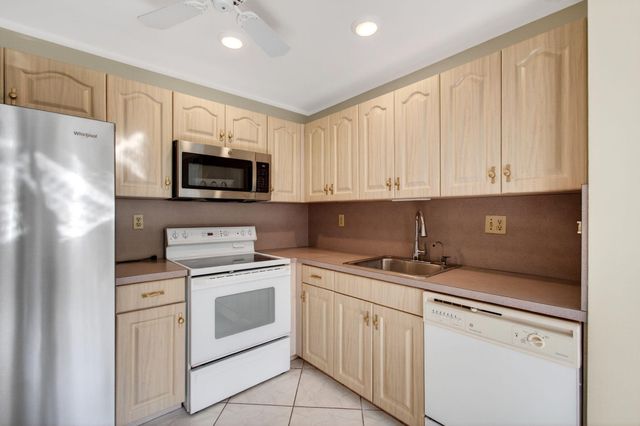 95 Burgundy B, Delray Beach, FL 33484