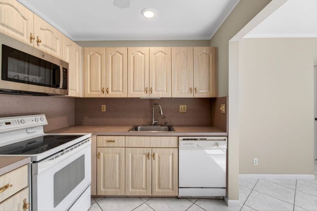 95 Burgundy B, Delray Beach, FL 33484