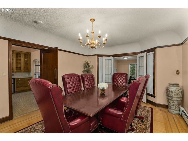 8040 Se CENTER St, Portland, OR 97206