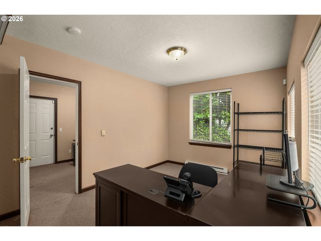 8040 Se CENTER St, Portland, OR 97206