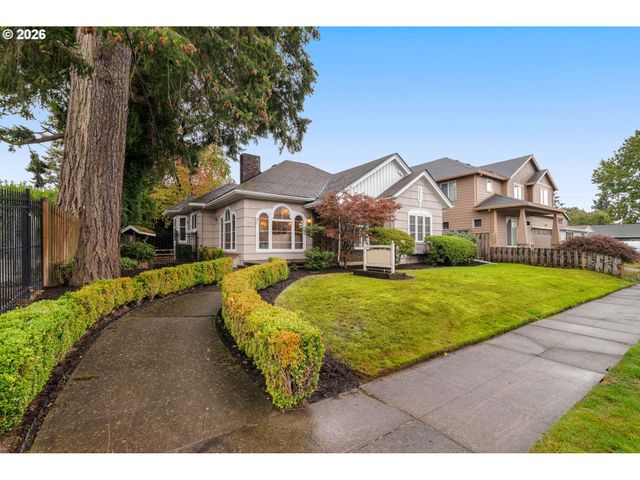 8040 Se CENTER St, Portland, OR 97206