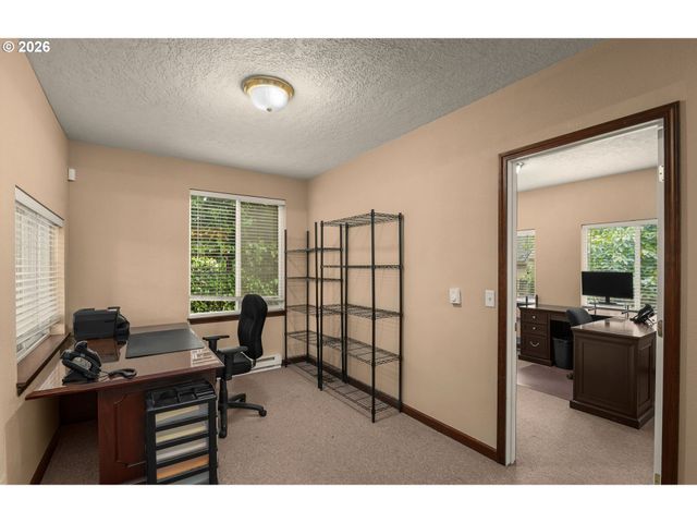8040 Se CENTER St, Portland, OR 97206