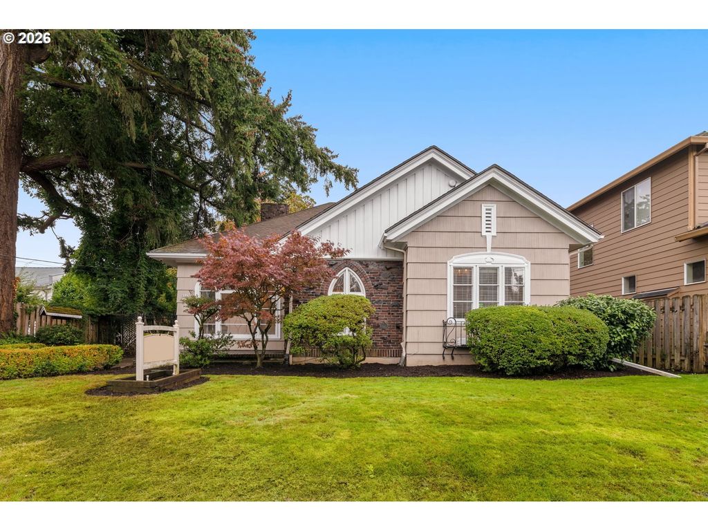 8040 Se CENTER St, Portland, OR 97206