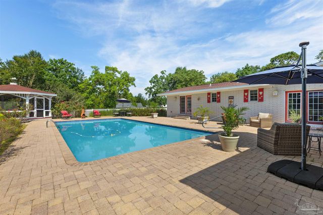 605 Meander Ln, Cantonment, FL 32533