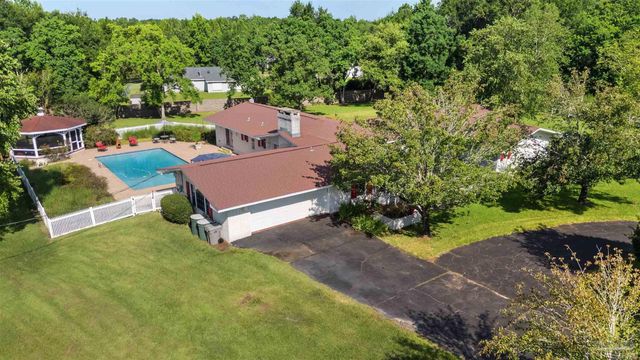605 Meander Ln, Cantonment, FL 32533