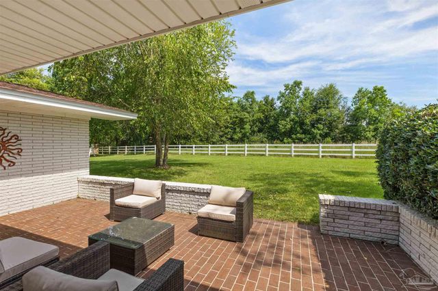 605 Meander Ln, Cantonment, FL 32533