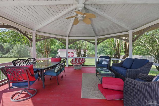 605 Meander Ln, Cantonment, FL 32533