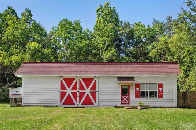 605 Meander Ln, Cantonment, FL 32533